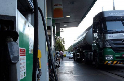 Regina Sousa cobra promessa de donos de postos de baixarem os preços dos combustíveis